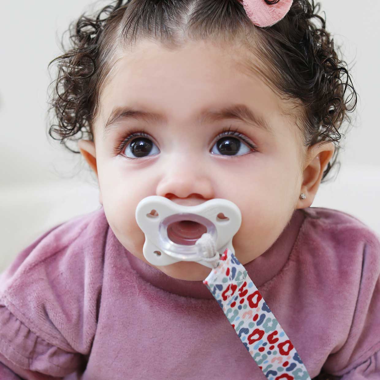 Chicco Fashion Pacifier Clip image