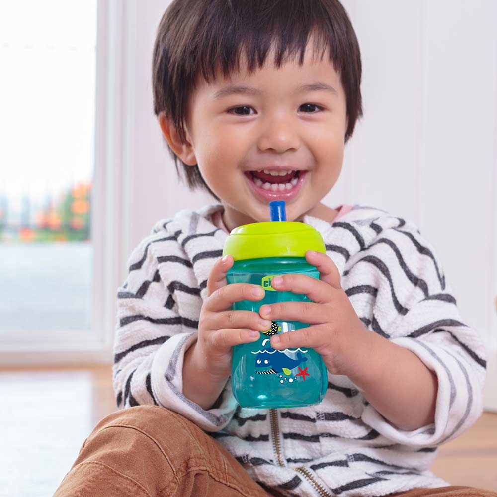 https://www.chiccousa.com/on/demandware.static/-/Sites-Chicco-Library/default/dwe8a51b61/images/baby-talk/chicco-first-straw-baby-bottle.jpg